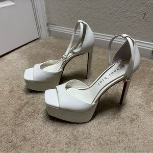 Gianni Bini Elegant White Platform Heels